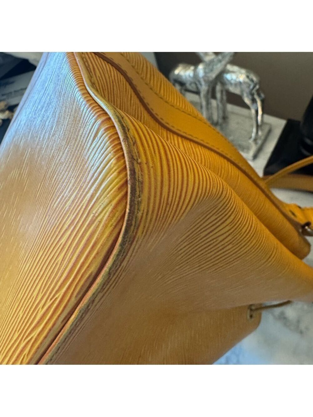 Louis Vuitton - Authentic - Yellow Epi Petite Noe w/purple interior - EUC AR0934 - Picture 12 of 14
